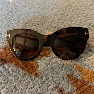 Tom Ford TF1063 52T Cat Eye Sunglasses | 51□24 140 | Brown Gradient